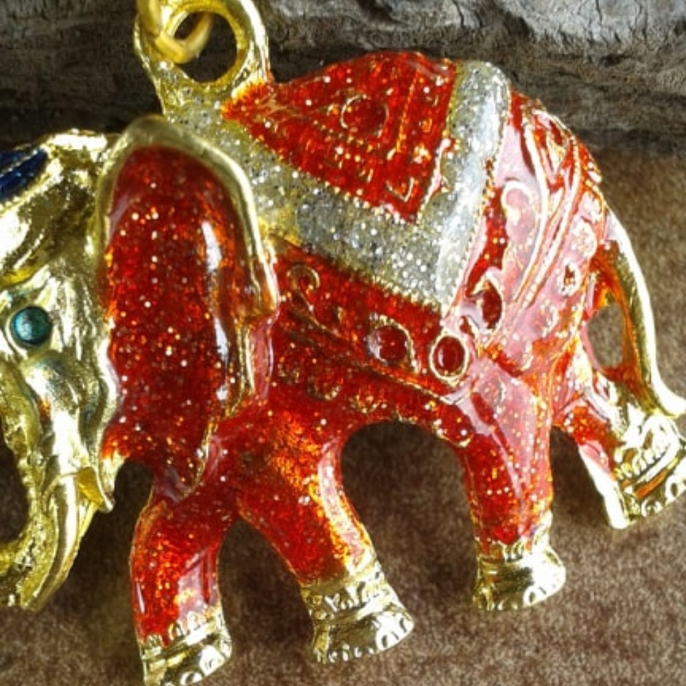 Elephant Necklace - Picture 2 of 3